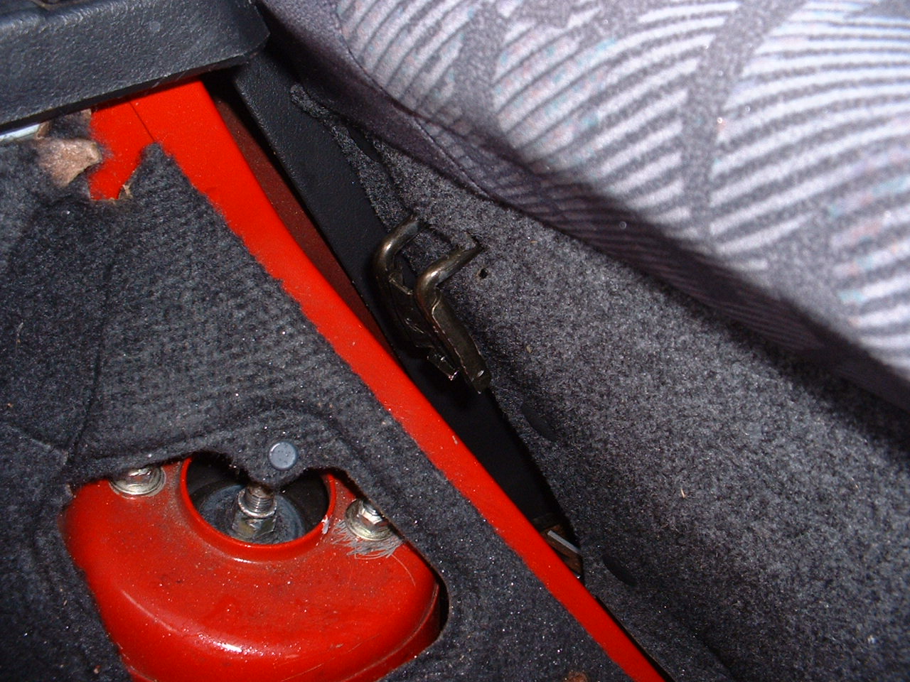 s13bracketinrearseatflush.jpg